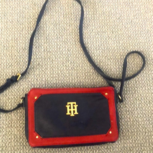 Tommy Hilfiger Handbags - Tommy Hilfiger purse